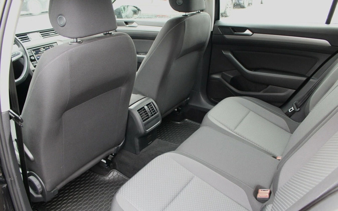 Volkswagen Passat cena 89900 przebieg: 108617, rok produkcji 2020 z Opole małe 301